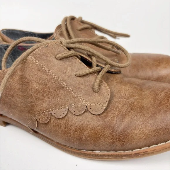 Maurices Scalloped Loafers Laced Brown - Picture 5 of 9